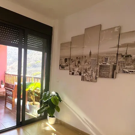 Luminoso Y Elegante, Piscinas Y Pistas De Padel *